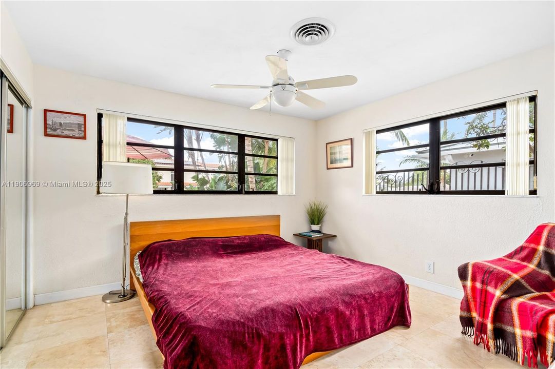 For Rent: $5,500 (3 beds, 2 baths, 1624 Square Feet)