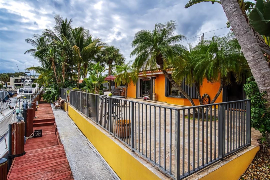 For Rent: $5,500 (3 beds, 2 baths, 1624 Square Feet)