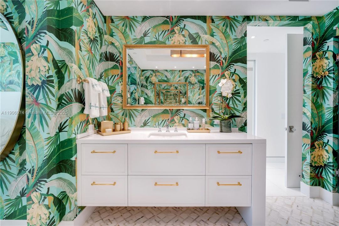 Active With Contract: $6,493,000 (3 beds, 3 baths, 2763 Square Feet)