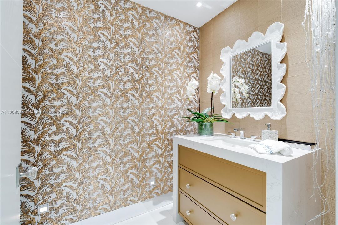 Active With Contract: $6,493,000 (3 beds, 3 baths, 2763 Square Feet)