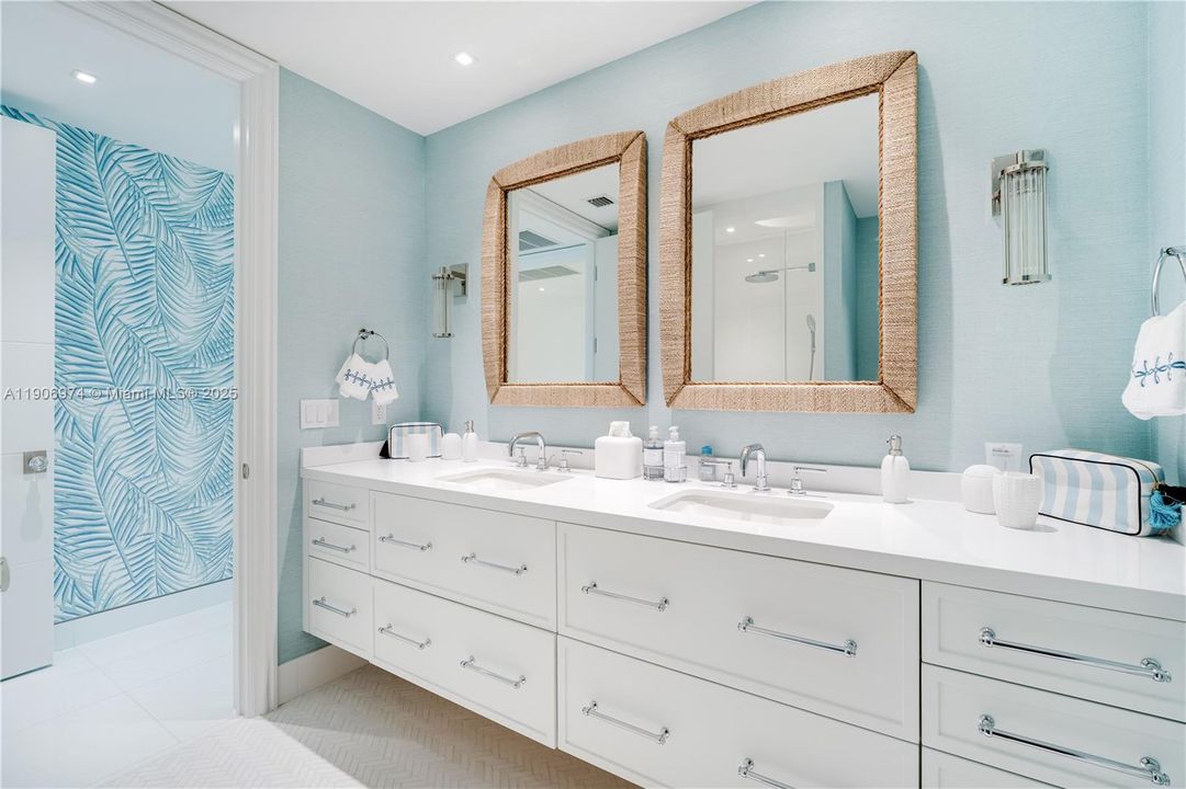 Active With Contract: $6,493,000 (3 beds, 3 baths, 2763 Square Feet)