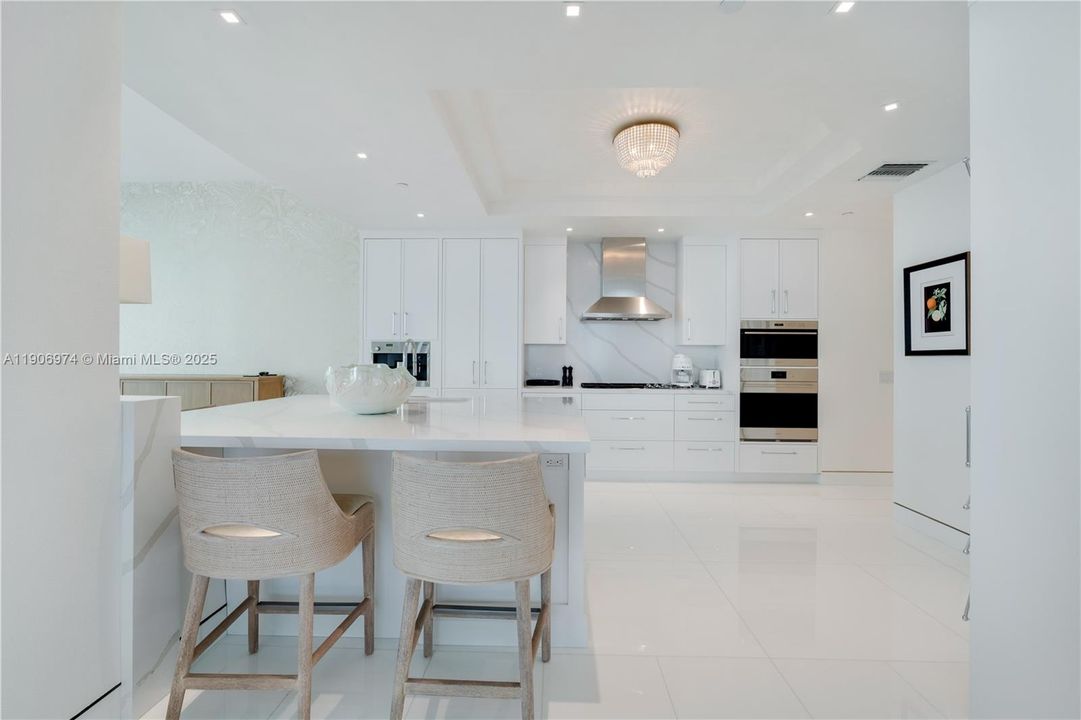 Active With Contract: $6,493,000 (3 beds, 3 baths, 2763 Square Feet)