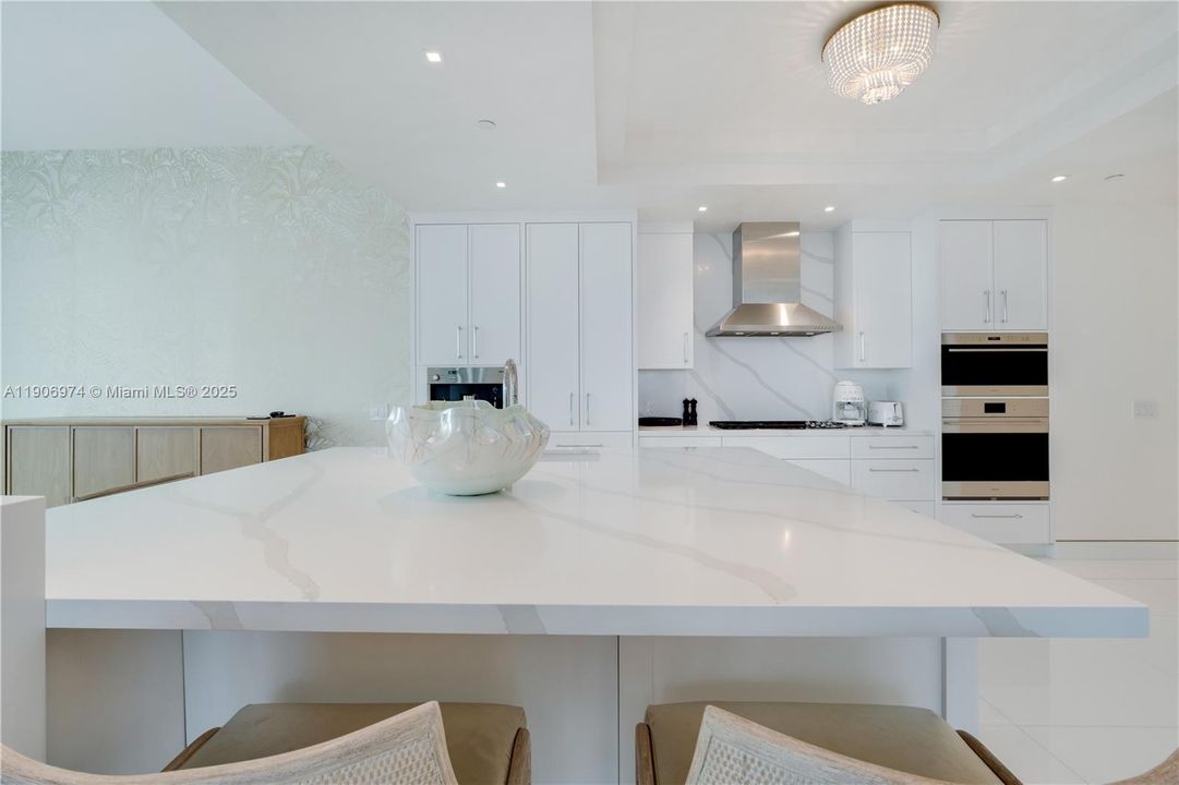 Active With Contract: $6,493,000 (3 beds, 3 baths, 2763 Square Feet)