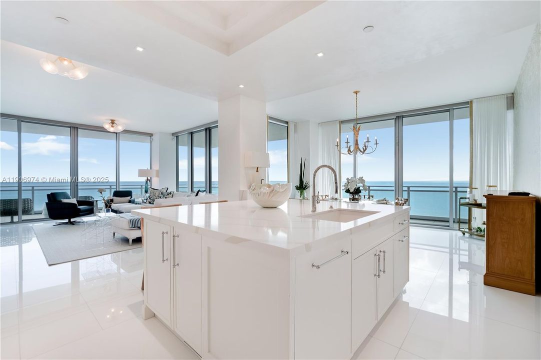 Active With Contract: $6,493,000 (3 beds, 3 baths, 2763 Square Feet)