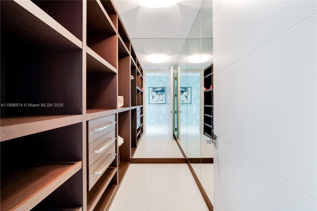 Active With Contract: $6,493,000 (3 beds, 3 baths, 2763 Square Feet)