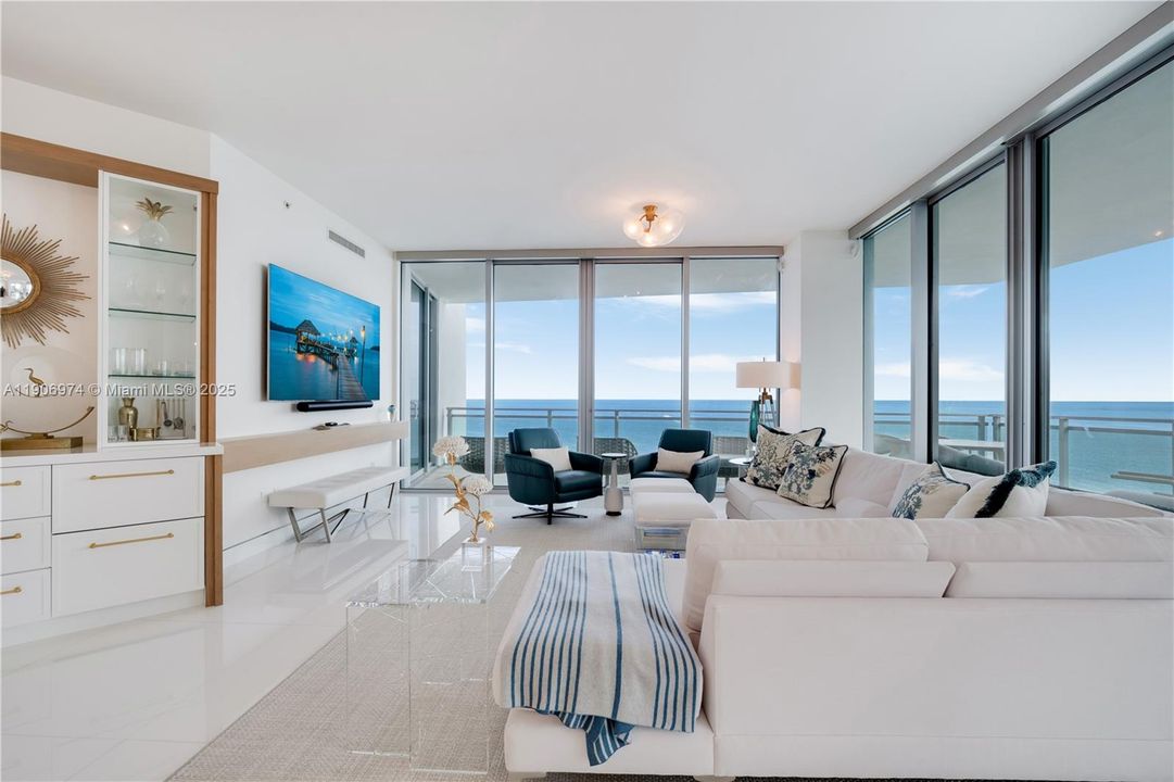 Active With Contract: $6,493,000 (3 beds, 3 baths, 2763 Square Feet)