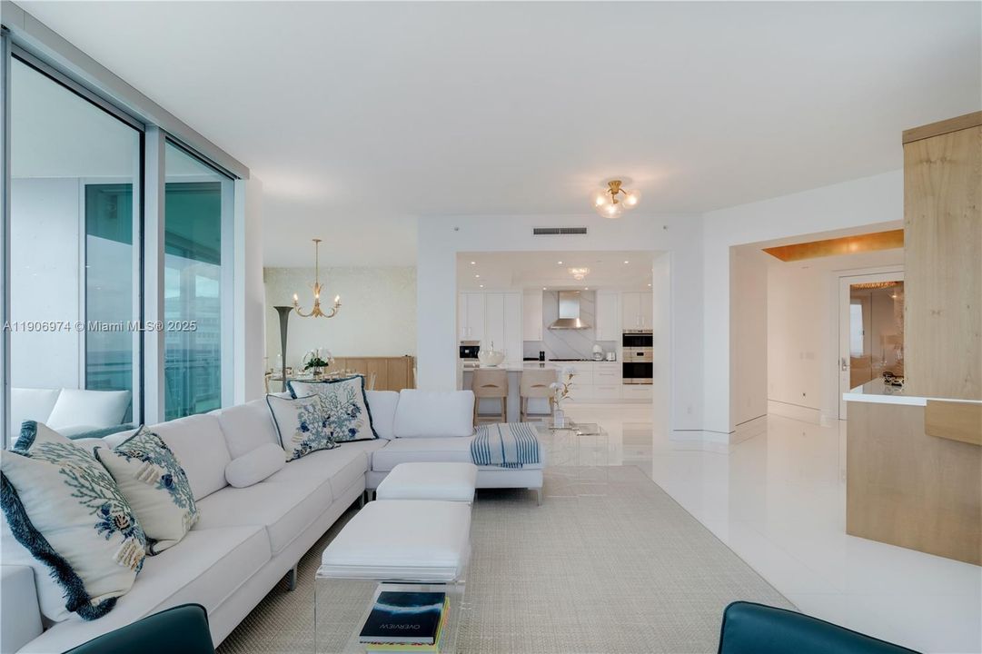 Active With Contract: $6,493,000 (3 beds, 3 baths, 2763 Square Feet)