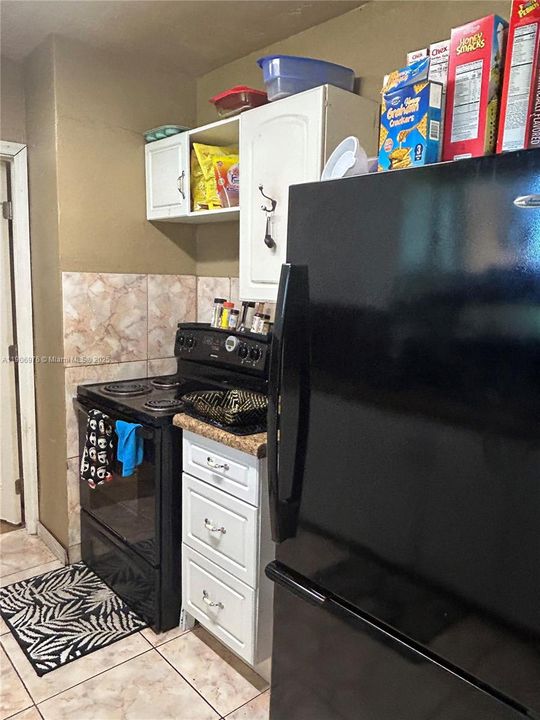 合同活跃: $370,000 (3 贝兹, 1 浴室, 1154 平方英尺)