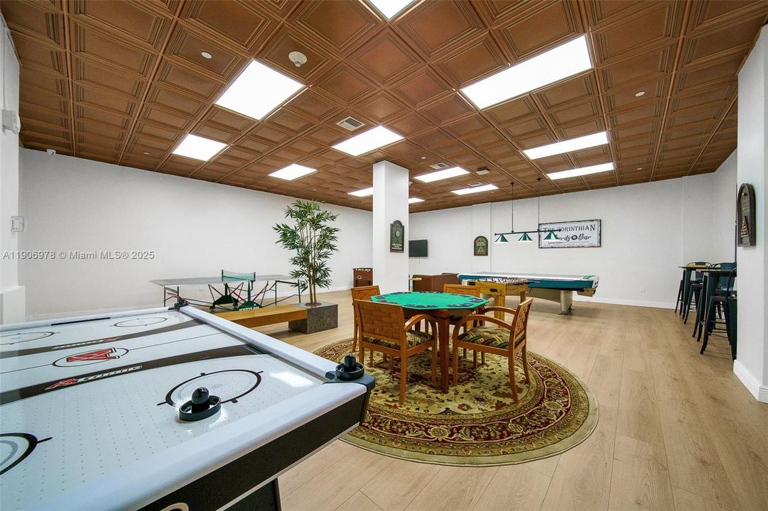 For Sale: $830,000 (2 beds, 2 baths, 1909 Square Feet)