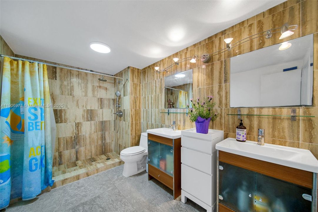 For Sale: $830,000 (2 beds, 2 baths, 1909 Square Feet)