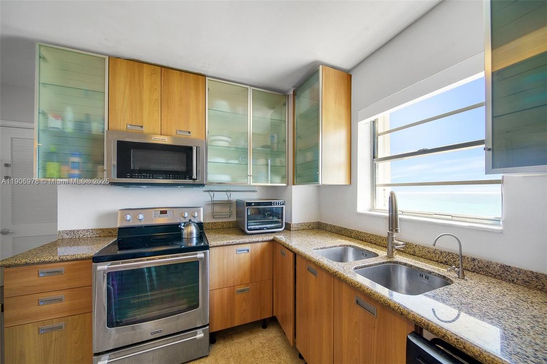 For Sale: $830,000 (2 beds, 2 baths, 1909 Square Feet)