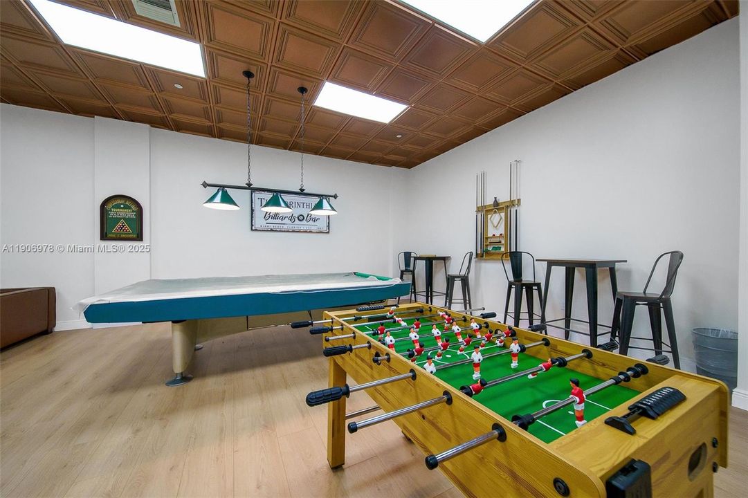 For Sale: $830,000 (2 beds, 2 baths, 1909 Square Feet)