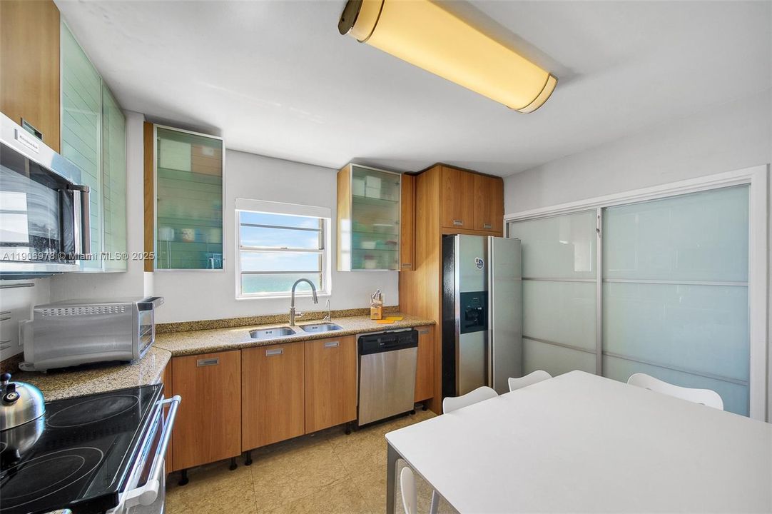 For Sale: $830,000 (2 beds, 2 baths, 1909 Square Feet)