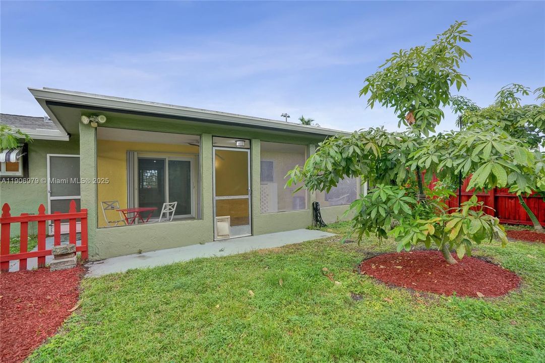 Active With Contract: $450,000 (3 beds, 2 baths, 1087 Square Feet)