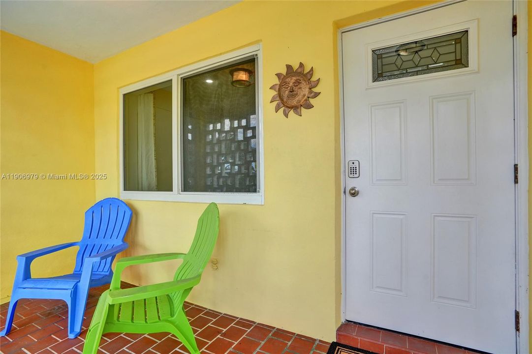 Active With Contract: $450,000 (3 beds, 2 baths, 1087 Square Feet)