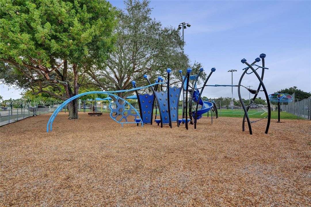 Active With Contract: $450,000 (3 beds, 2 baths, 1087 Square Feet)