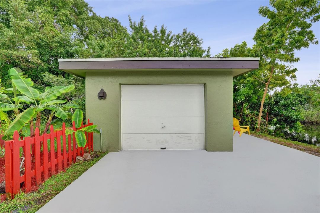 Active With Contract: $450,000 (3 beds, 2 baths, 1087 Square Feet)