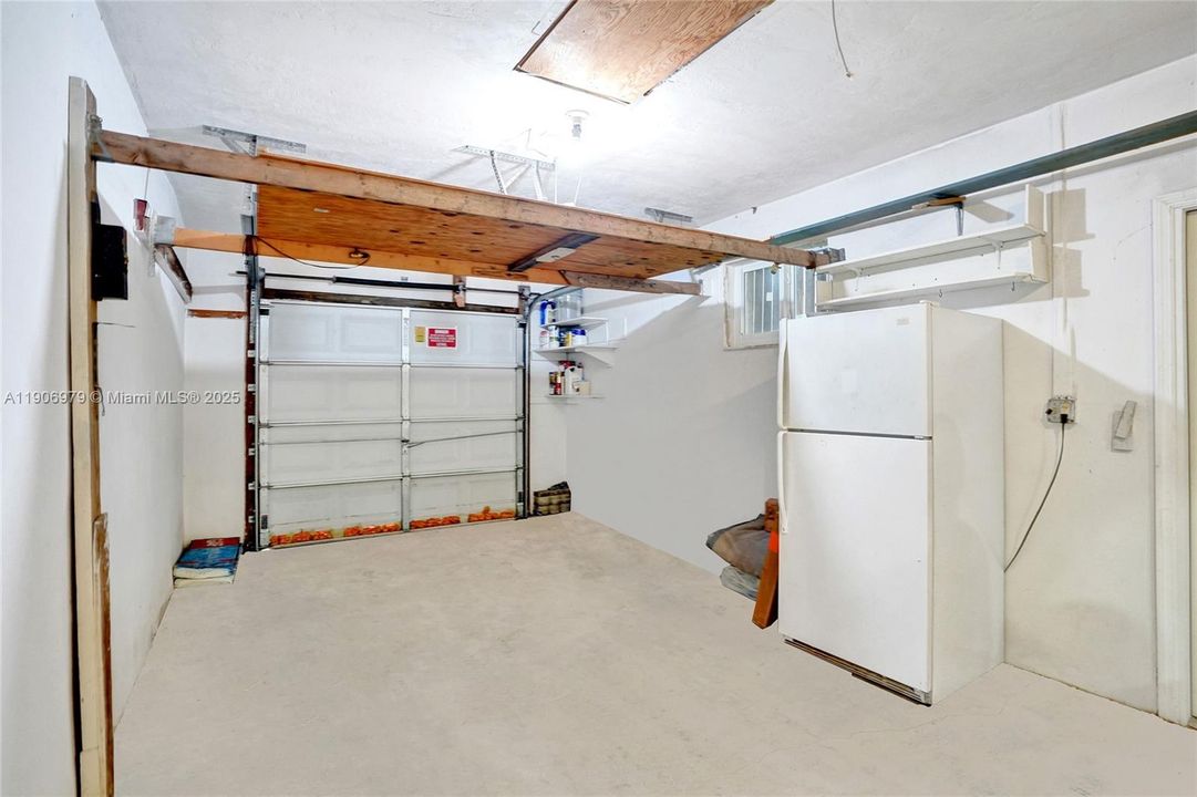 Active With Contract: $450,000 (3 beds, 2 baths, 1087 Square Feet)