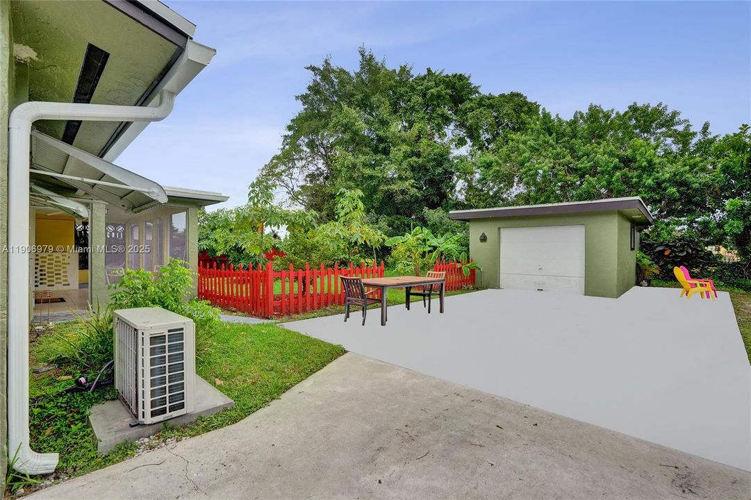 Active With Contract: $450,000 (3 beds, 2 baths, 1087 Square Feet)