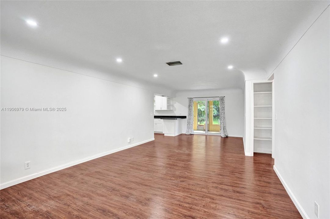 Active With Contract: $450,000 (3 beds, 2 baths, 1087 Square Feet)