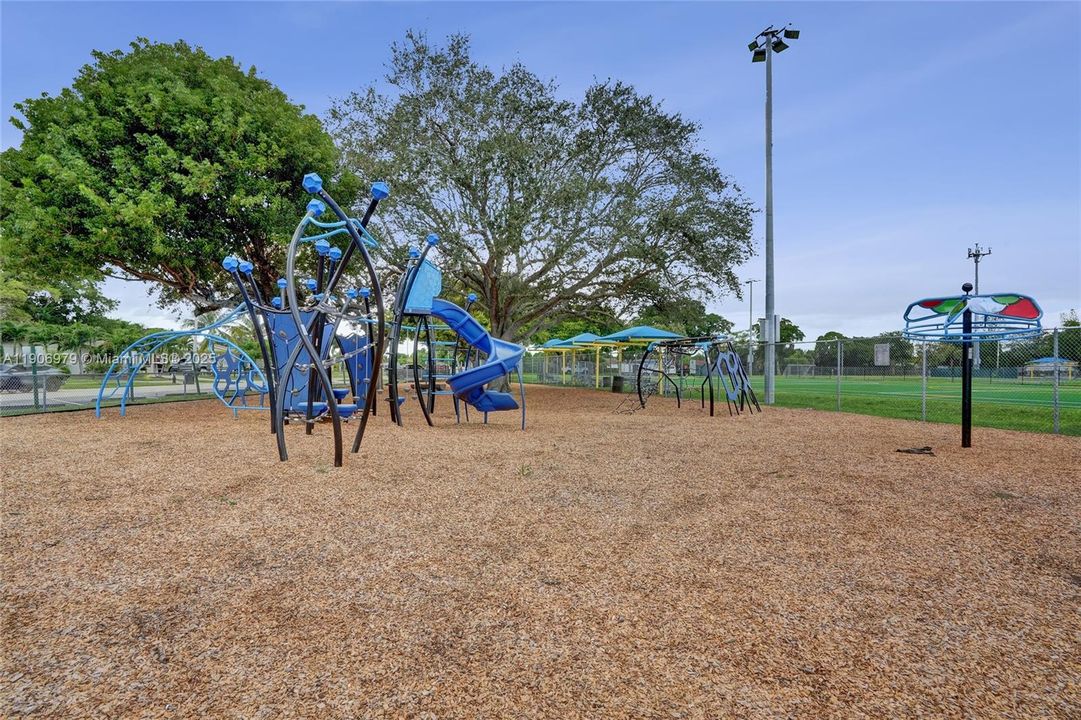 Active With Contract: $450,000 (3 beds, 2 baths, 1087 Square Feet)