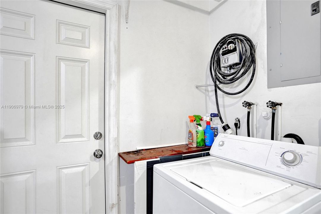 Active With Contract: $450,000 (3 beds, 2 baths, 1087 Square Feet)