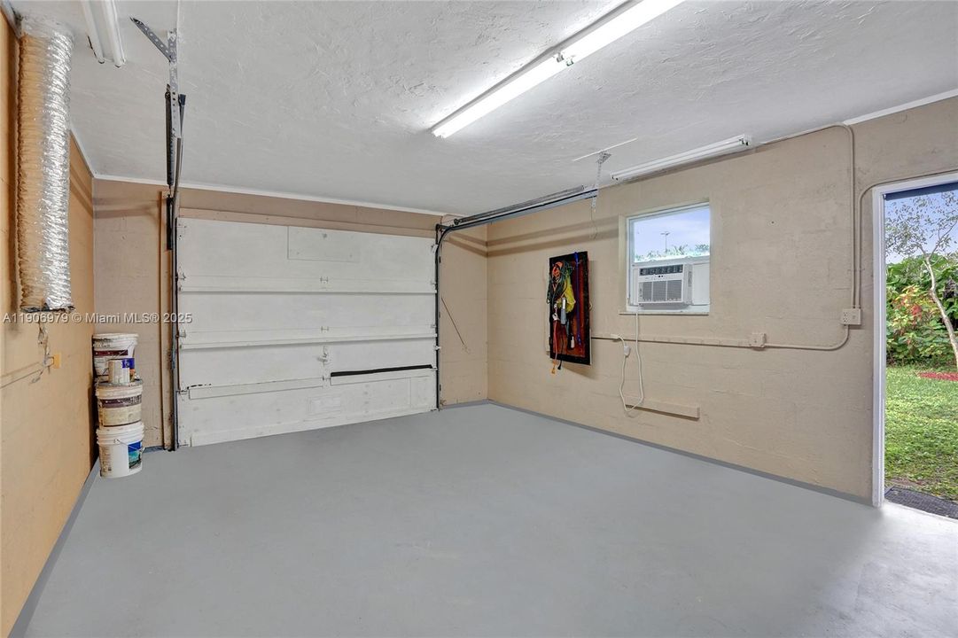 Active With Contract: $450,000 (3 beds, 2 baths, 1087 Square Feet)