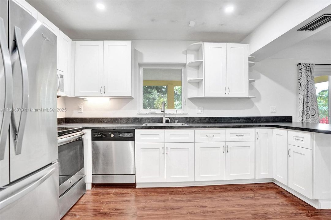 Active With Contract: $450,000 (3 beds, 2 baths, 1087 Square Feet)