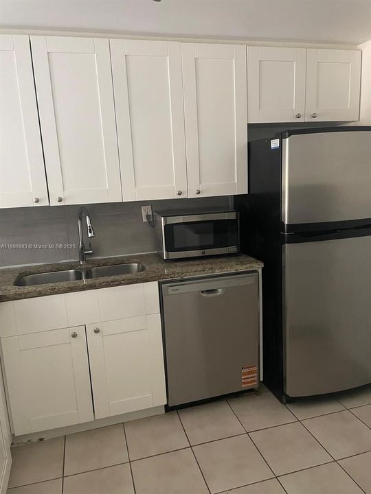 最近租的: $1,535 (1 贝兹, 1 浴室, 695 平方英尺)