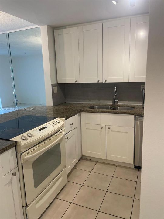 最近租的: $1,535 (1 贝兹, 1 浴室, 695 平方英尺)