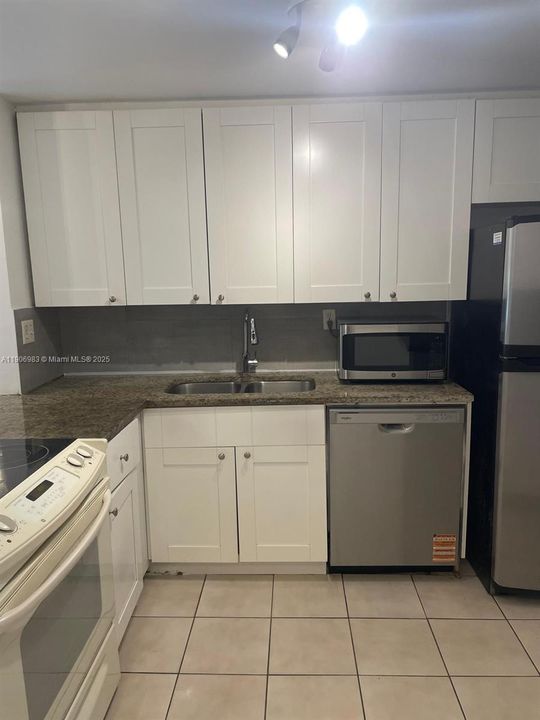 最近租的: $1,535 (1 贝兹, 1 浴室, 695 平方英尺)