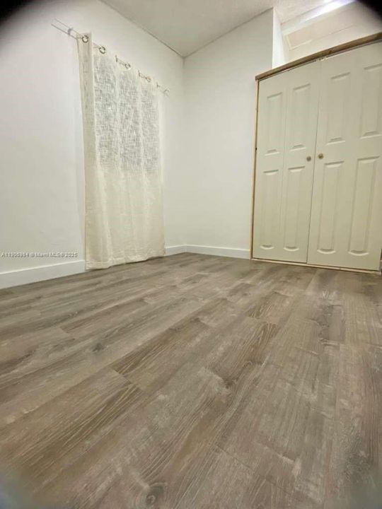 Active With Contract: $2,700 (2 beds, 1 baths, 816 Square Feet)