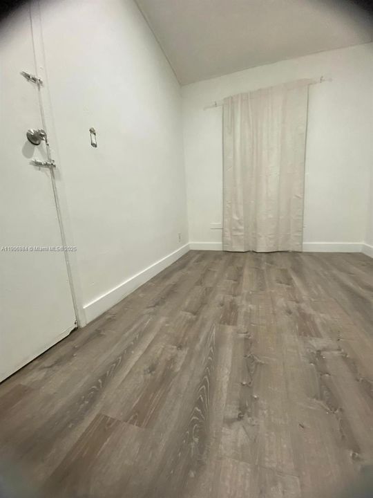 Active With Contract: $2,700 (2 beds, 1 baths, 816 Square Feet)