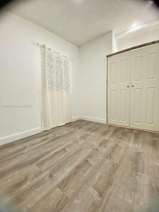 Active With Contract: $2,700 (2 beds, 1 baths, 816 Square Feet)