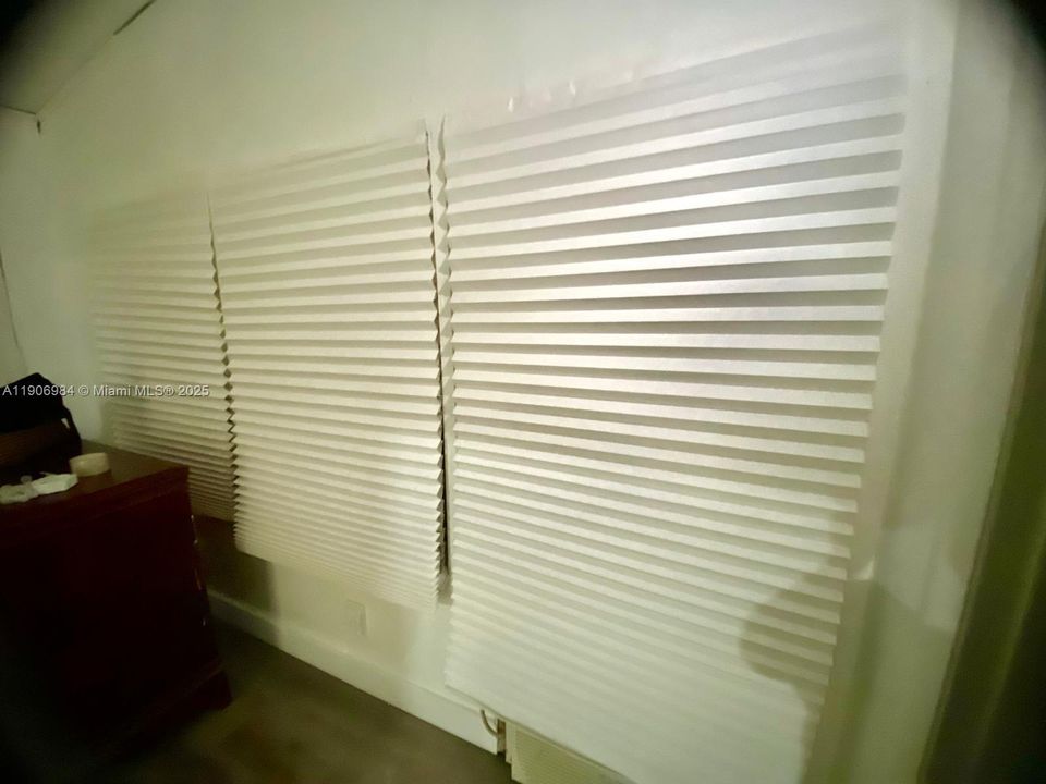 Active With Contract: $2,700 (2 beds, 1 baths, 816 Square Feet)