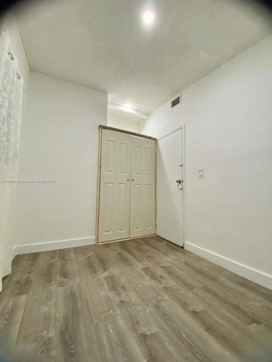 Active With Contract: $2,700 (2 beds, 1 baths, 816 Square Feet)