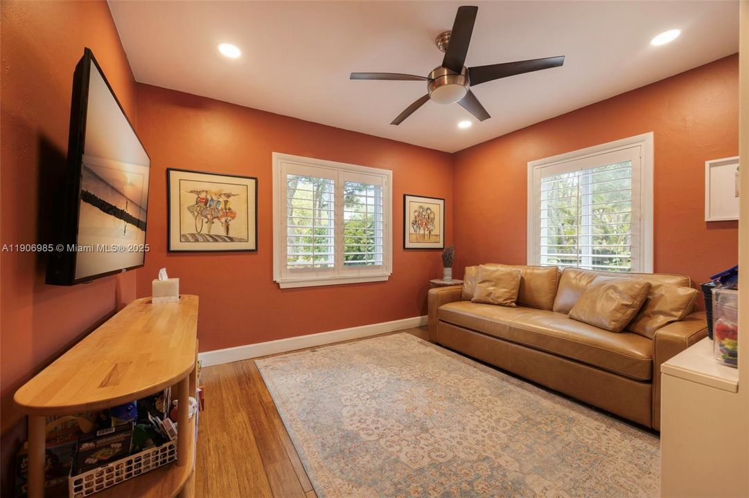 En Venta: $1,850,000 (3 camas, 2 baños, 1661 Pies cuadrados)