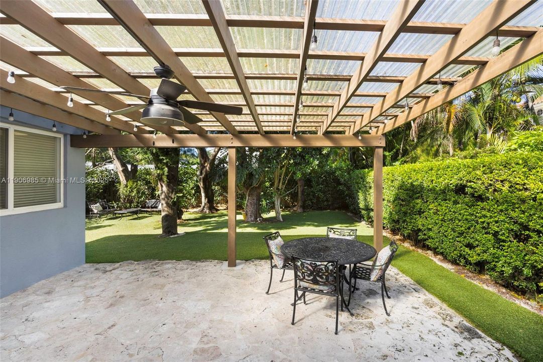 En Venta: $1,850,000 (3 camas, 2 baños, 1661 Pies cuadrados)