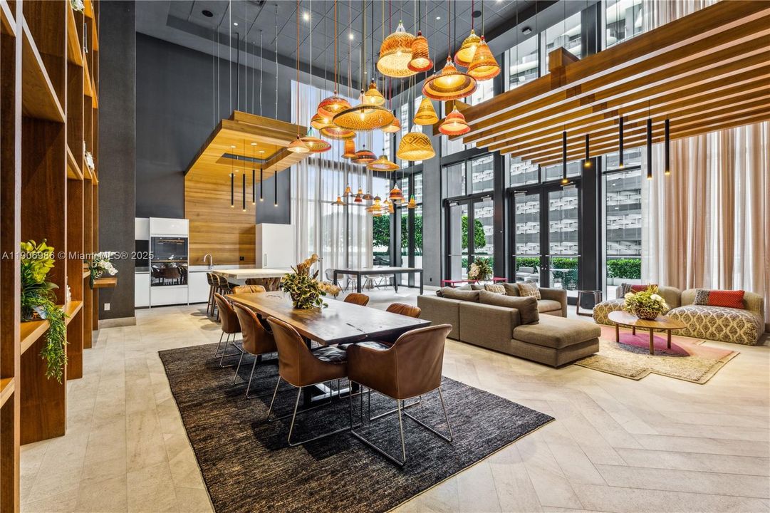 For Sale: $835,000 (1 beds, 2 baths, 1100 Square Feet)