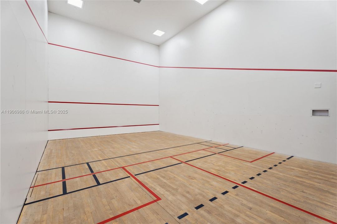 For Sale: $835,000 (1 beds, 2 baths, 1100 Square Feet)