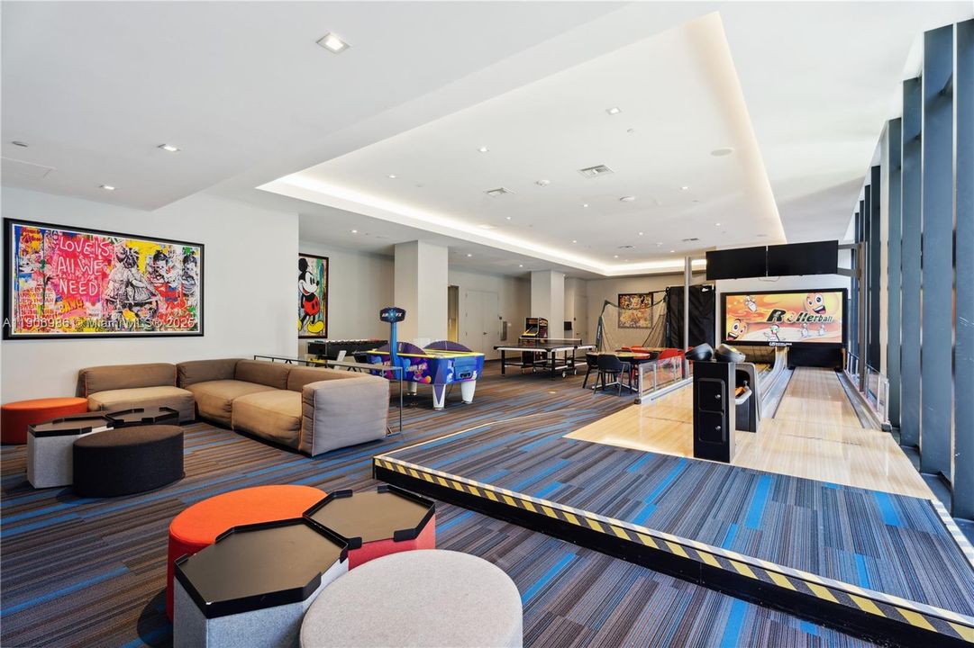 For Sale: $835,000 (1 beds, 2 baths, 1100 Square Feet)