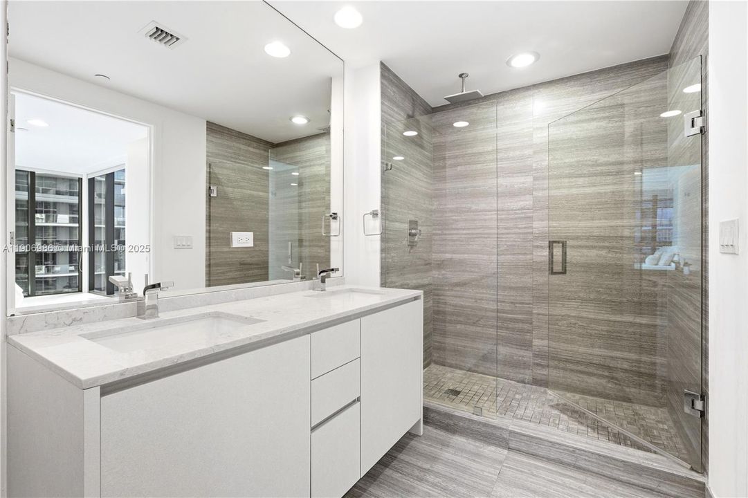 For Sale: $835,000 (1 beds, 2 baths, 1100 Square Feet)