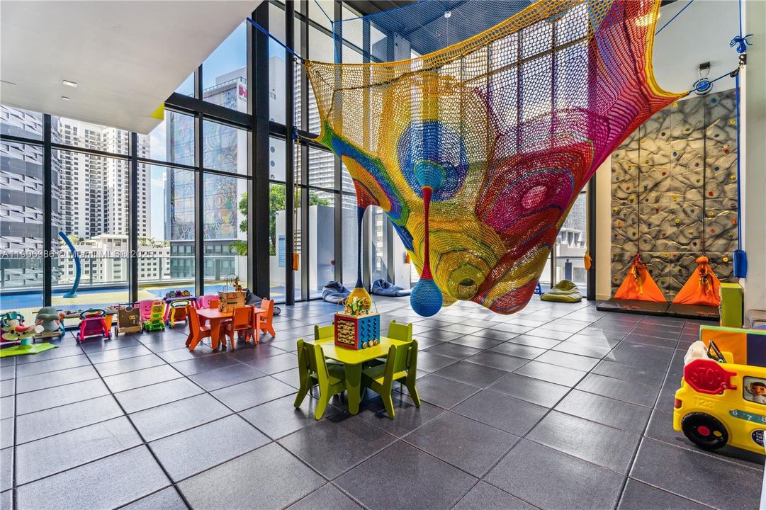 For Sale: $835,000 (1 beds, 2 baths, 1100 Square Feet)