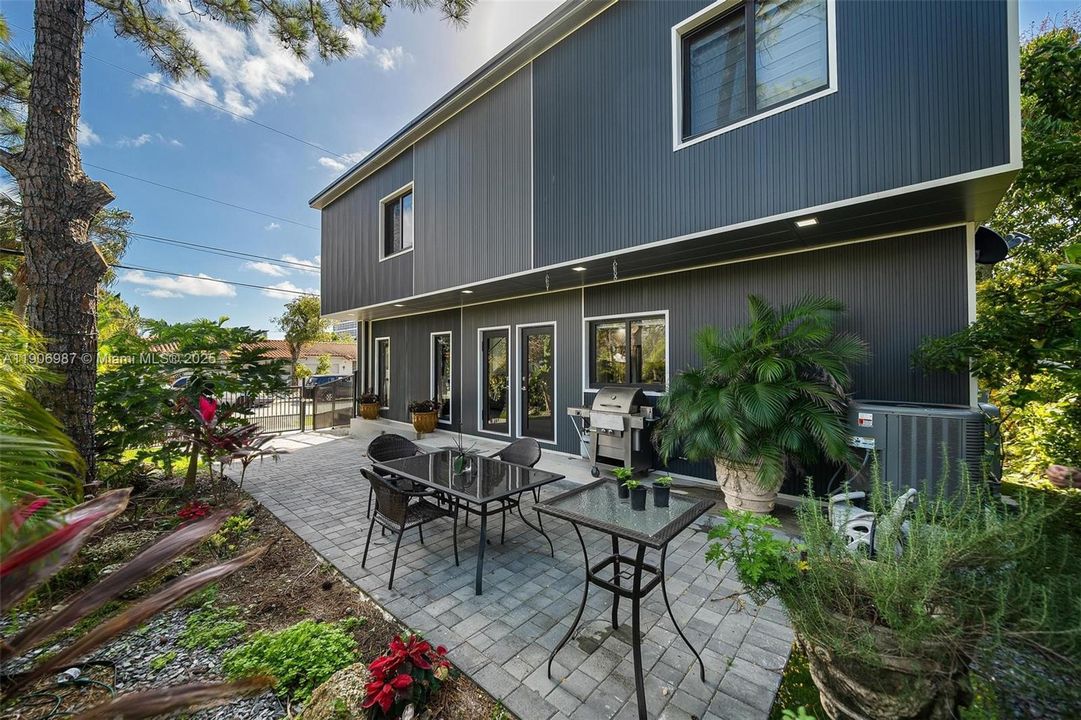 待售: $799,900 (3 贝兹, 2 浴室, 1440 平方英尺)