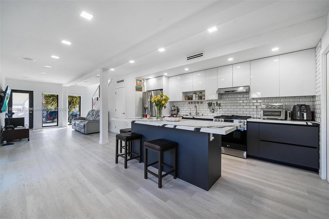 待售: $799,900 (3 贝兹, 2 浴室, 1440 平方英尺)