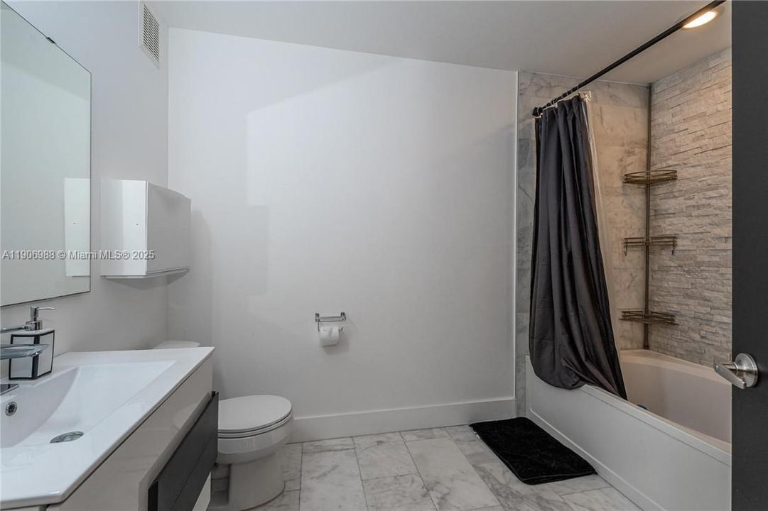 На продажу: $290,000 (2 спален, 1 ванн, 1110 Квадратных фут)