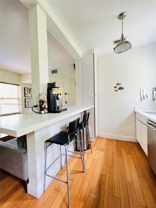 For Rent: $2,800 (1 beds, 1 baths, 603 Square Feet)