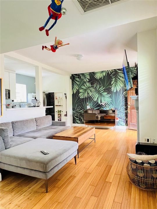 For Rent: $2,800 (1 beds, 1 baths, 603 Square Feet)