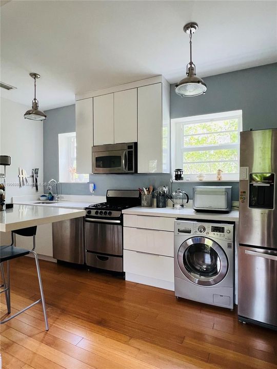 For Rent: $2,800 (1 beds, 1 baths, 603 Square Feet)