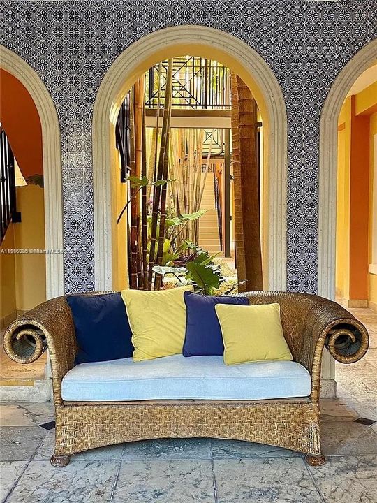 For Rent: $2,800 (1 beds, 1 baths, 603 Square Feet)